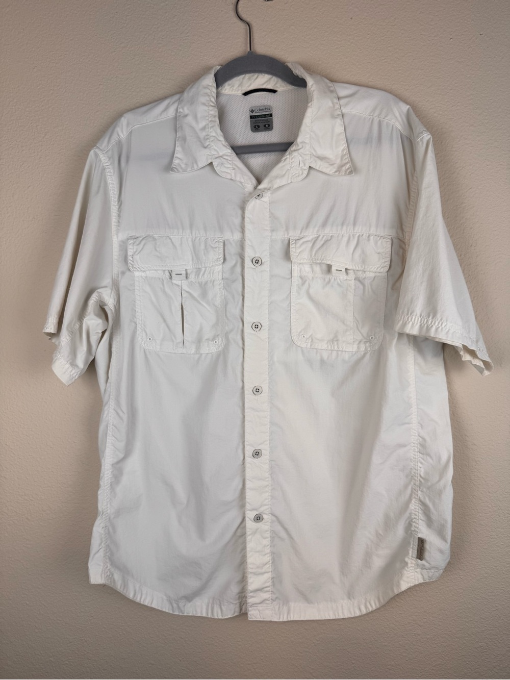 Columbia Titanium Mens L White Nylon Fishing Shirt Short Sleeve Utility Pockets